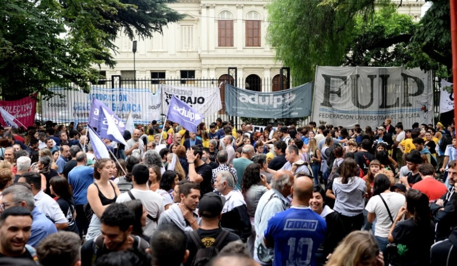 Del fuerte paro del viernes en La Plata a la marcha del próximo miércoles, se profundiza la situación universitaria