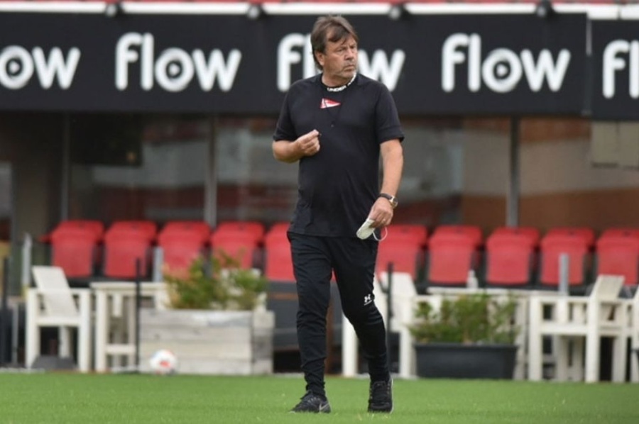 Zielinski pateó el tablero: cambia el esquema y borra a un titular 