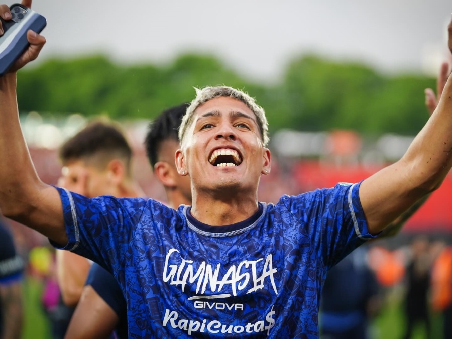 Emotiva despedida de Eric Ramírez del Lobo: ”Cada vez que me puse esta camiseta dejé la vida ”