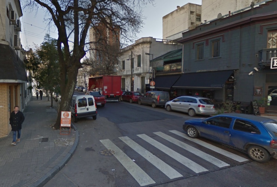 Brutal entradera en pleno centro platense: fingieron ser sus vecinos, lo maniataron y le robaron 220 mil pesos