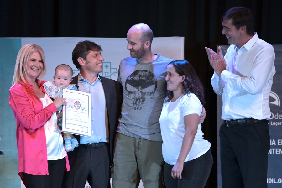 Más de 300 familias recibieron la escritura de su casa en la provincia de Buenos Aires