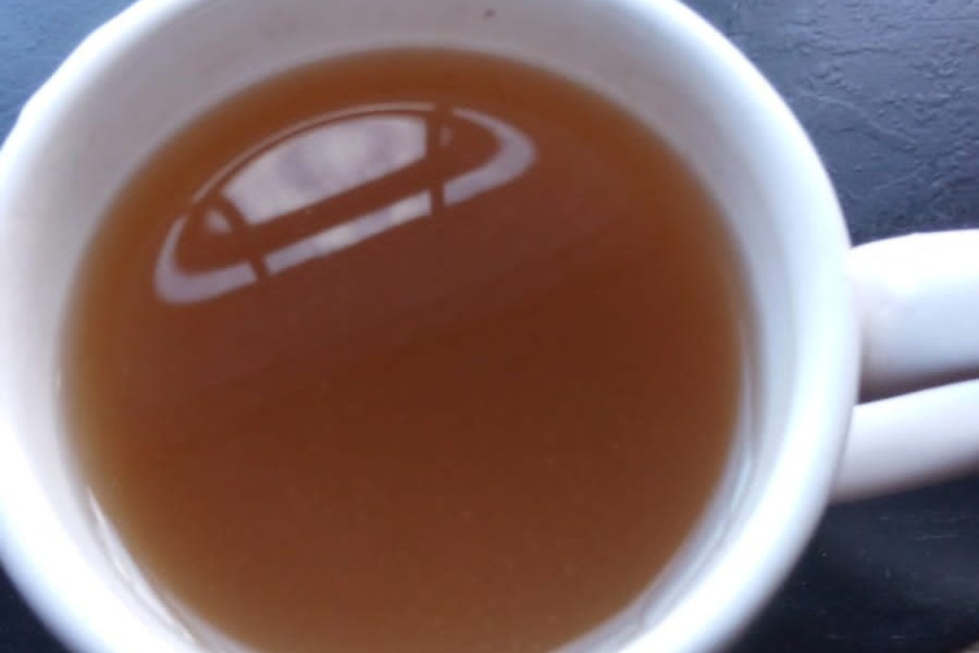 Vecinos de La Plata denuncian que el agua sale marrón de las canillas: “Tiene un olor asqueroso”