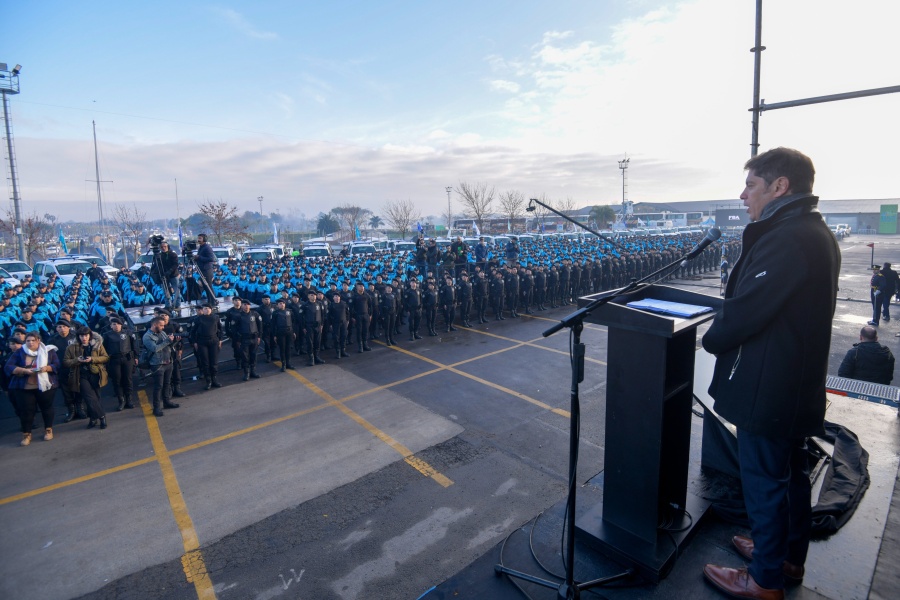 Kicillof en el acto de egreso de 1.500 cadetes de la Policía: ”La seguridad no es un tema de marketing, sino de compromiso”