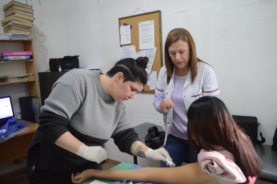 Las jornadas de salud gratuitas desembarcaron en nueve barrios de La Plata: salud mental, pediatría y asistencia