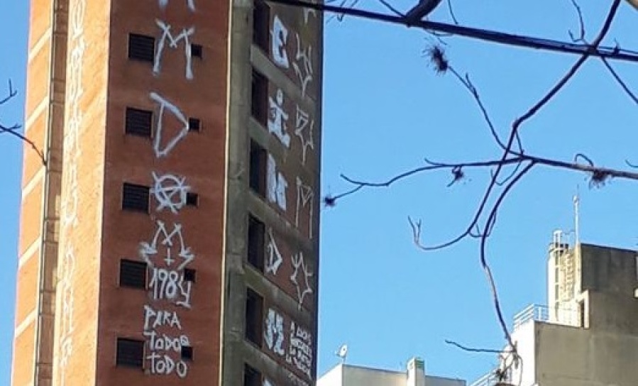 ”¿Cómo hacen?”: El misterio de los edificios ”grafiteados” en La Plata