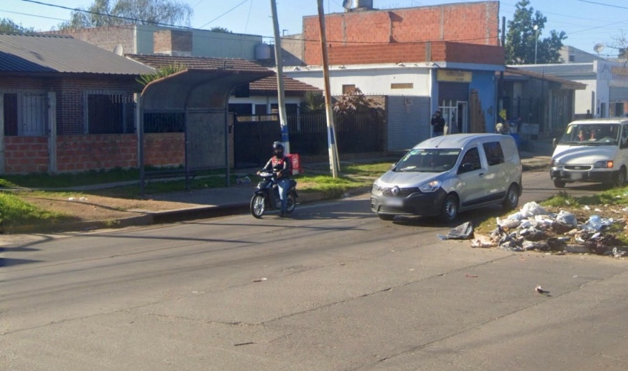 Le dispararon a un platense de 30 años para robarle la moto y se salvó de milagro
