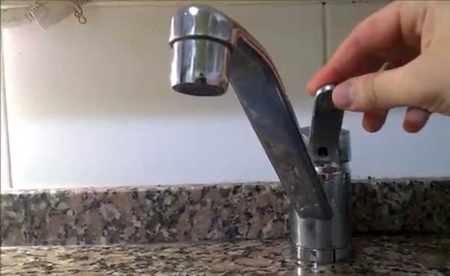 Poca presión y faltante de agua en varios sectores de Gonnet: ”Ya las 8 de la mañana no salía nada”