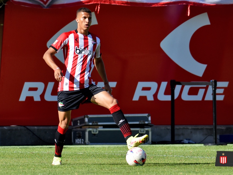 Se formalizó la salida de un futbolista de Estudiantes