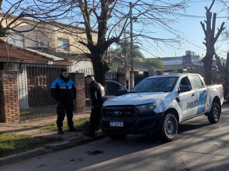 Violento y millonario robo en una vivienda de City Bell: una de las víctimas sufrió un preinfarto