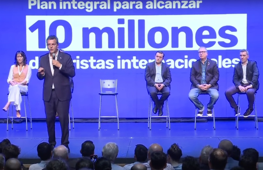 Massa lanzó un plan para impulsar el turismo internacional y lograr 28 mil millones de dólares en ingresos para el país