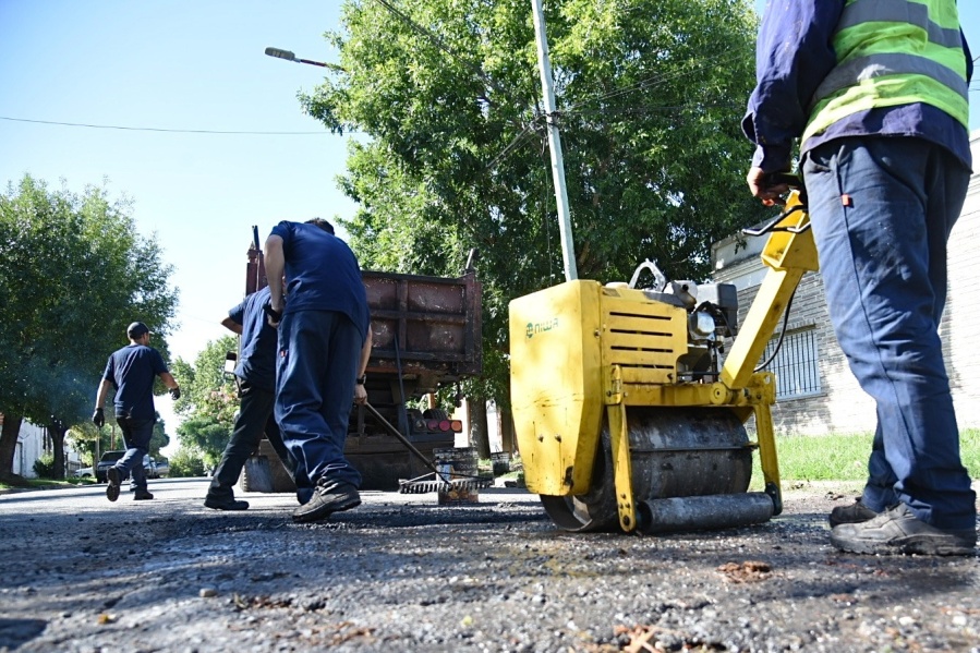 Intervención de 400 cuadras y áreas prioritarias: llevan a cabo un bacheo masivo en La Plata