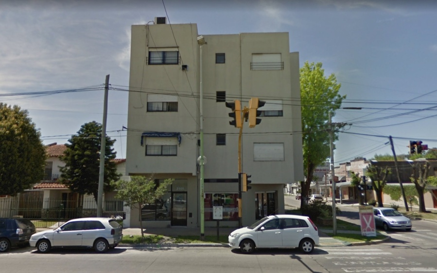 Dos adolescentes armados robaron una fiambrería en La Plata y se llevaron 52 mil pesos