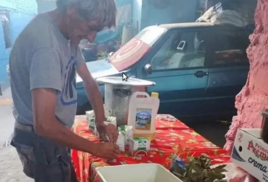 Balearon a una familia mientras tomaban mates en la puerta de la casa: un muerto y tres heridos