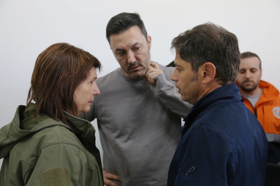 Axel Kicillof y miembros del Gobierno nacional recorrieron Bahía Blanca luego de la inundación