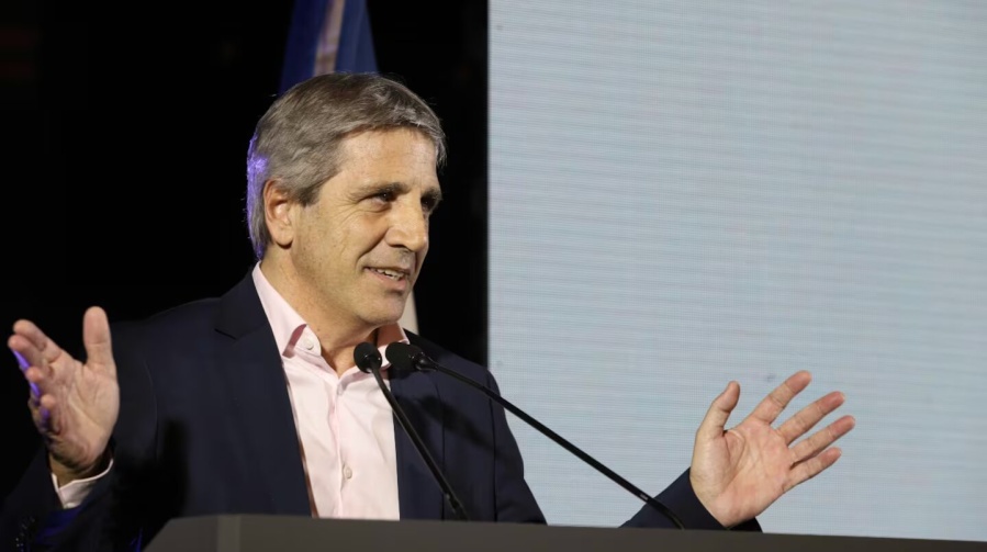 Impuesto PAIS: el Gobierno resignará una fuente de ingresos que aportó el 20% del superávit en 2024