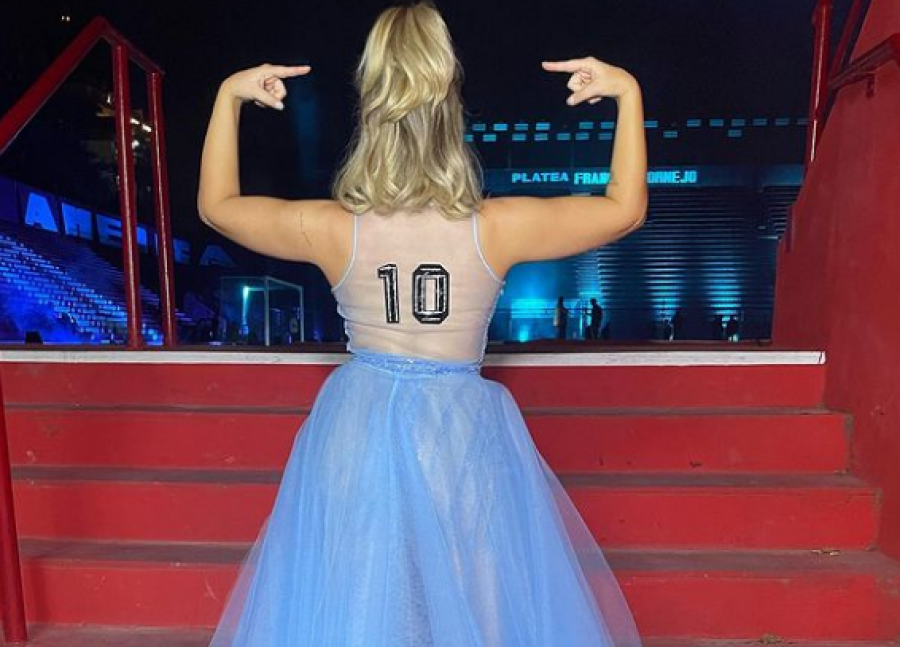 Laura Esquivel sorprendió con un sensual vestido inspirado en Diego Maradona