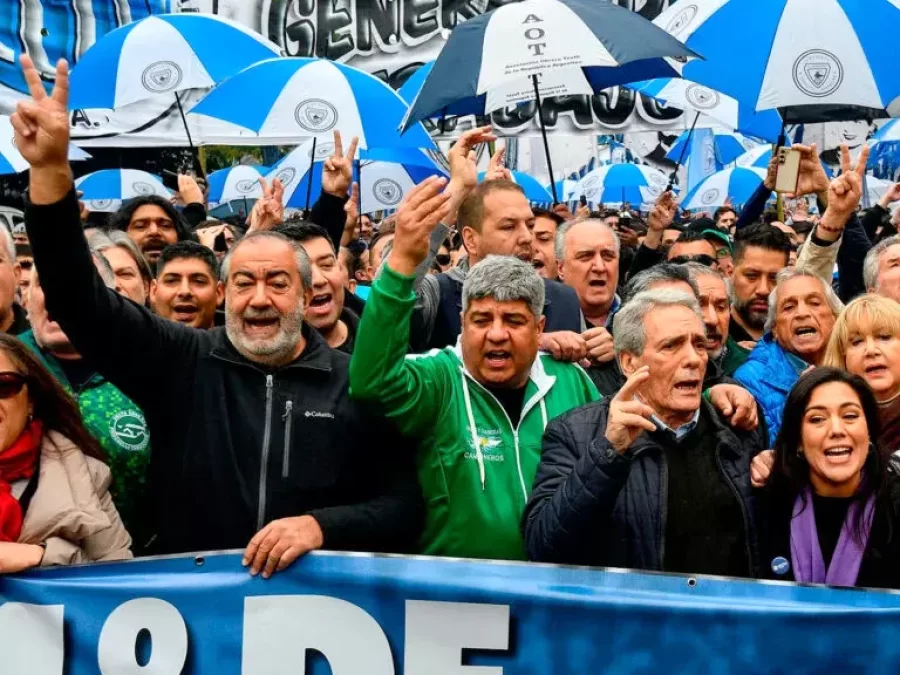 Llamado a los senadores, ratificación del paro y críticas al Gobierno: las definiciones de la CGT en el Día del Trabajador