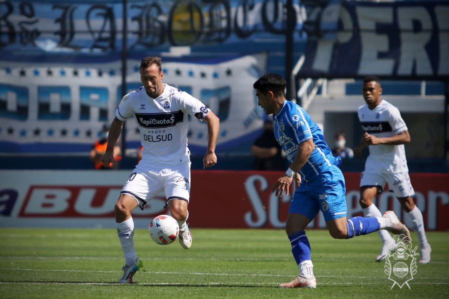 Godoy Cruz goleó 4 a 0 a Gimnasia en Mendoza