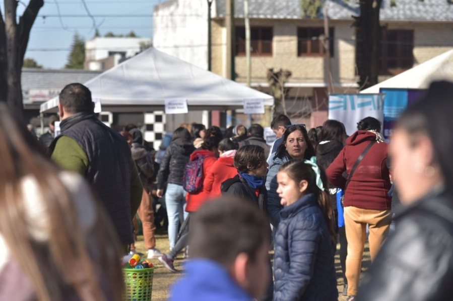 El programa que lleva servicios a los barrios de La Plata ya convocó a 12 mil vecinos y respondió a más de 2 mil consultas