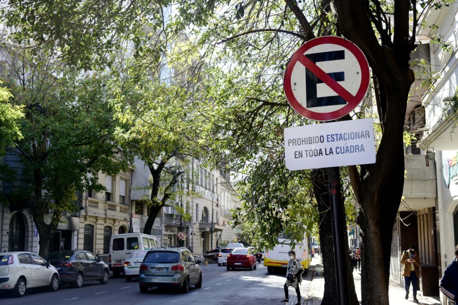 Cambios en el tránsito platense: A partir del lunes no se podrá estacionar sobre calle 54