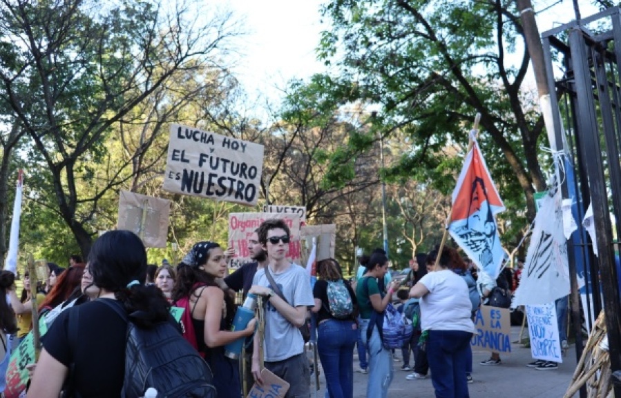 El miércoles habrá paro en la UNLP y analizan acoplar más medidas de fuerza con una nueva marcha