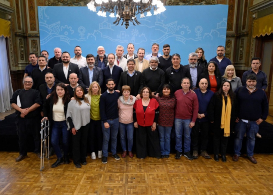 Kicillof se reunió con gremios estatales y cuestionó la postura del Gobierno nacional
