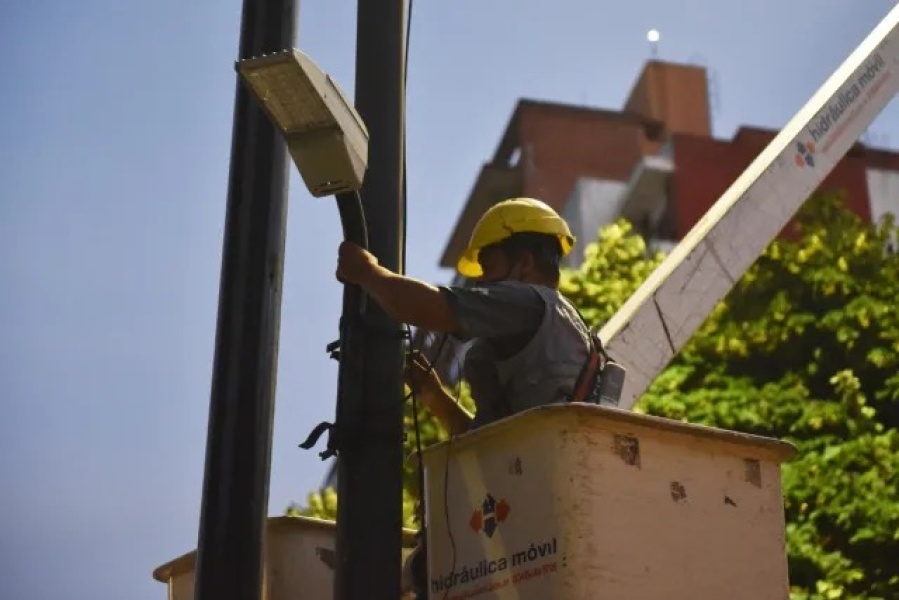 Avanza el Mega Plan de Iluminación con obras de reposición y renovación de luminarias LED