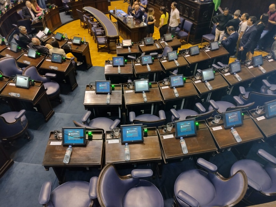 Juntos por el Cambio no se sentó y se cayó la sesión por la reforma del BAPRO: ”Los radicales están amenazados o carpeteados”