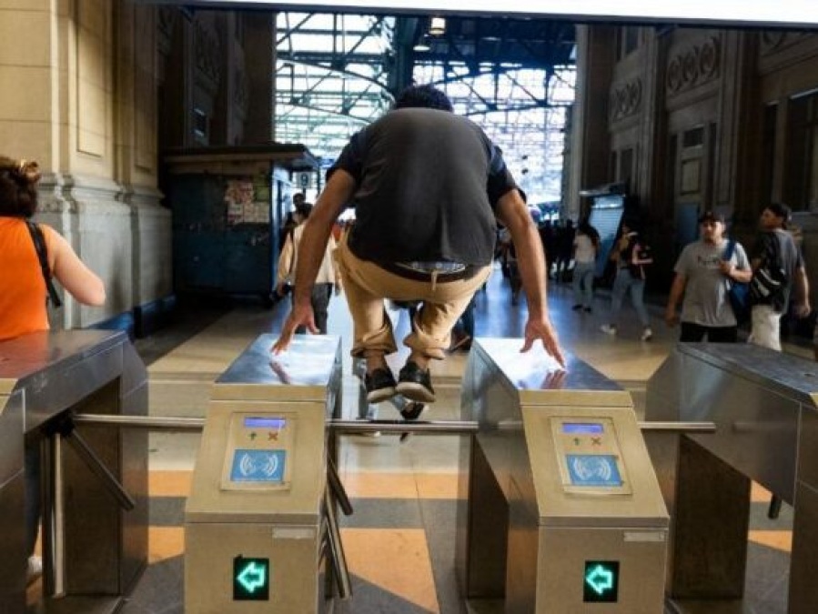 Este viernes convocaron a un ”molinetazo”, la nueva forma de rechazar los aumentos en transporte público