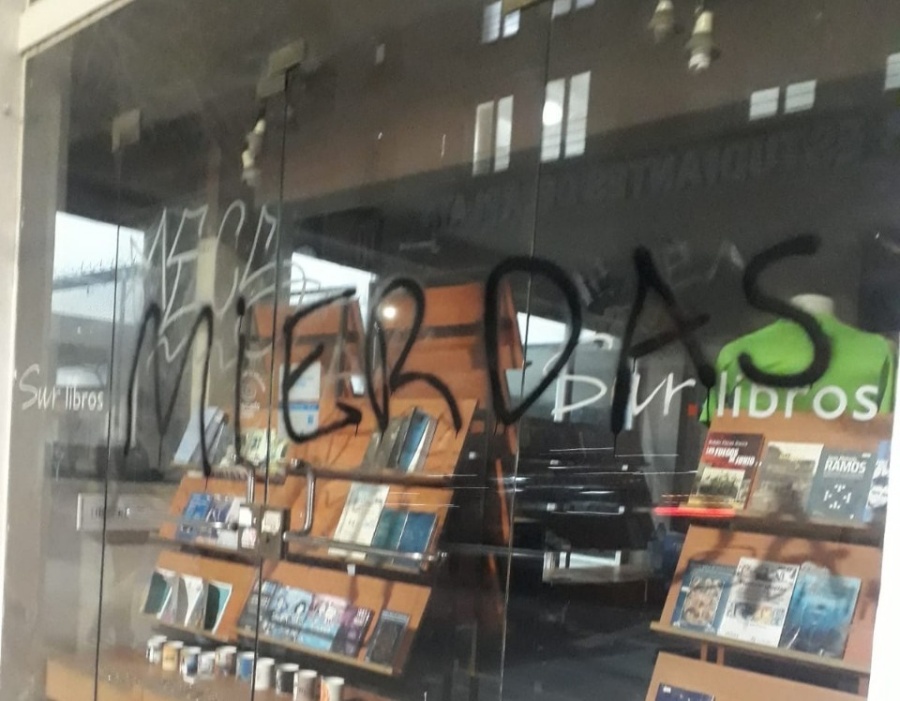 El Partido Justicialista de La Plata amaneció con pintadas de odio en sus paredes