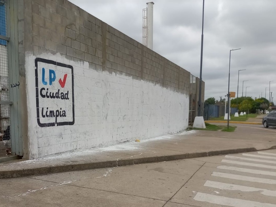 La Municipalidad de La Plata recuperó nuevas fachadas, persianas, mobiliario urbano y espacios públicos