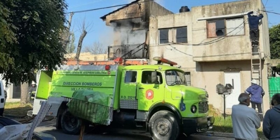 Momentos de tensión en Villa Elvira por el incendio de una vivienda
