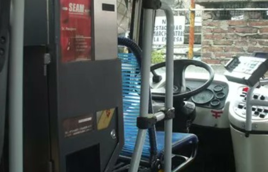 ”Le tirabas 912 monedas de 5 centavos...”: estallaron las redes por las viejas máquinas para sacar el boleto del micro