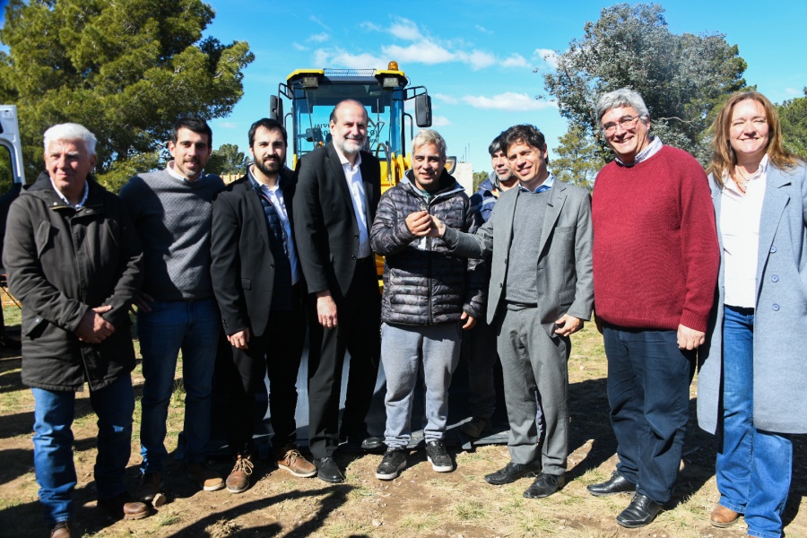 La Provincia entregó maquinarias en el marco del Plan de Mejora de Caminos Rurales y la medida alcanza a La Plata