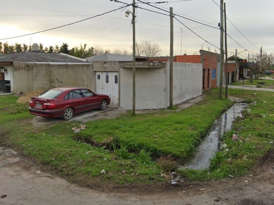 Ingresaron a una vivienda, los amenazaron y maniataron a una pareja de jubilados en La Plata para robarle