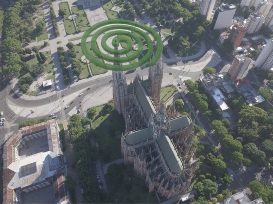 ”Pongan uno así, ya no soporto más”: subieron una foto de un mega espiral en la Catedral de La Plata y se viralizó