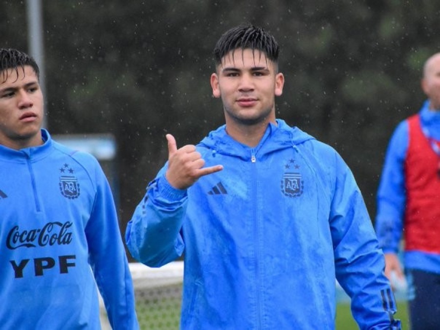 Se formó en Vélez, juega en la Selección Argentina y desembarcó en Gimnasia