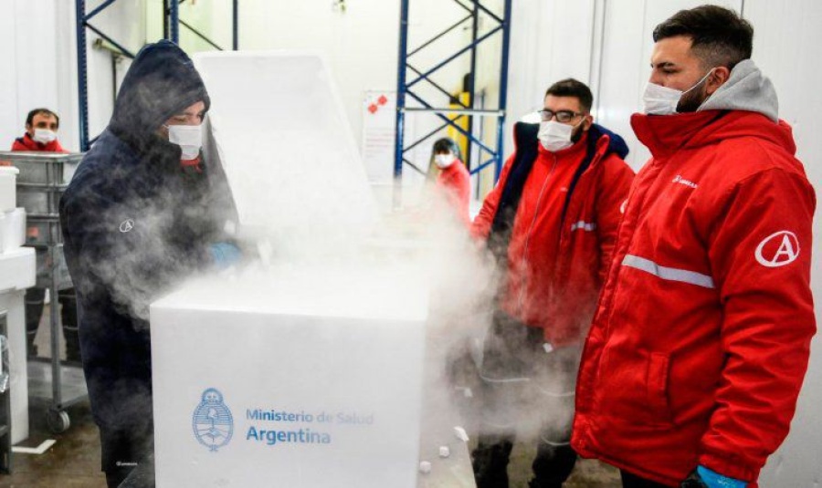 Arribaron 500 litros del principio activo para producir otras 800.000 segundas dosis de Sputnik V