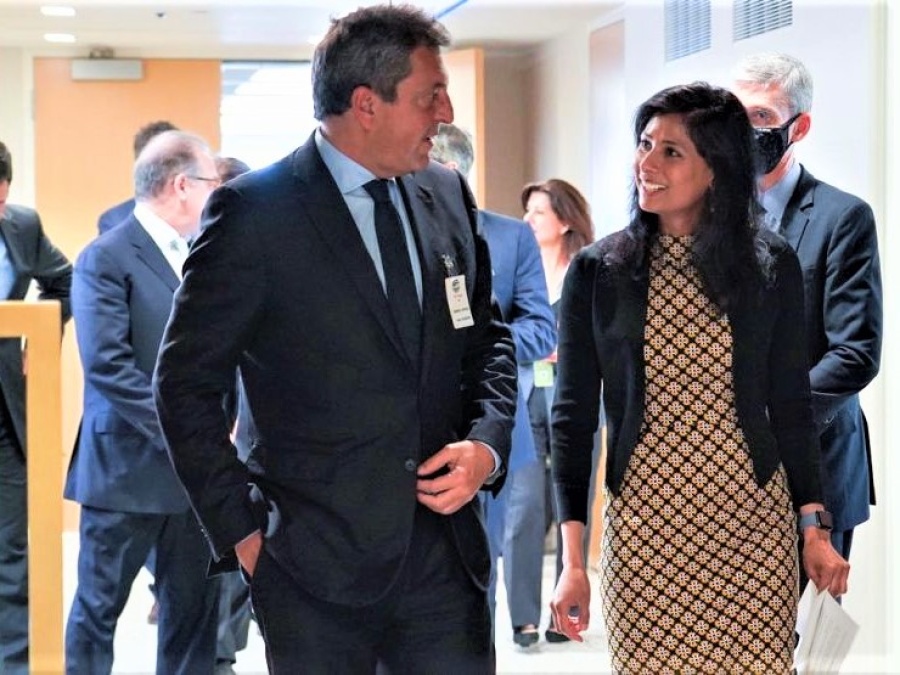 El Gobierno pagará 2.700 millones de dólares, y continúa con las negociaciones con el FMI