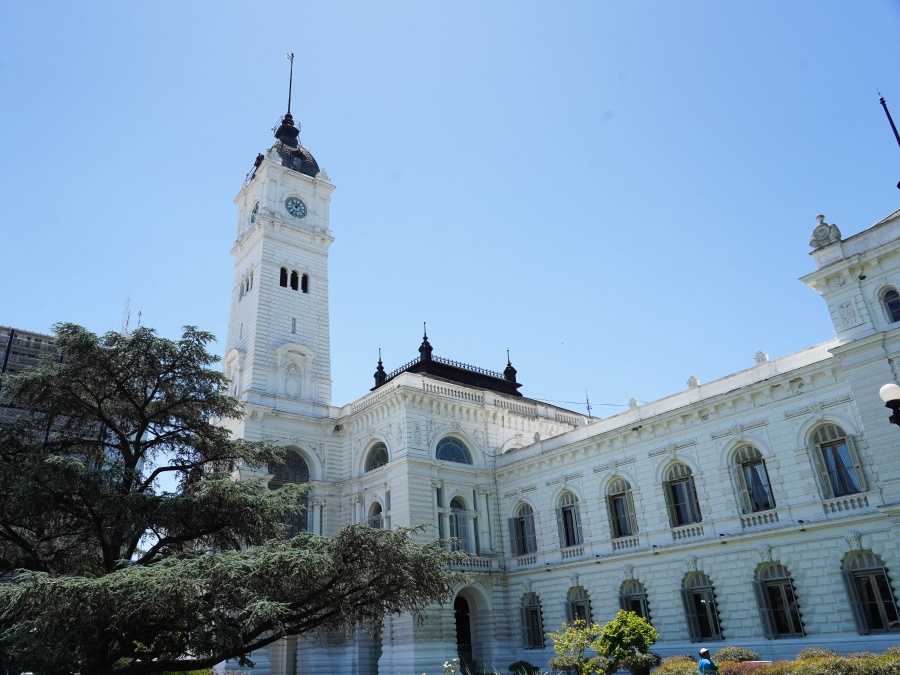 ¿Cómo funcionarán los servicios por el feriado platense?