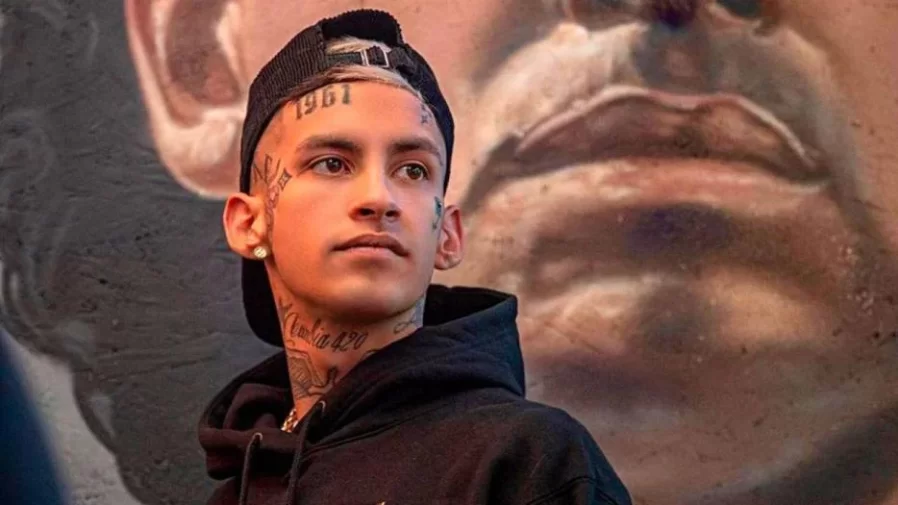 L-Gante descontroló todo con su llegada a la avant premiere del ”Franklin: la historia de un billete”