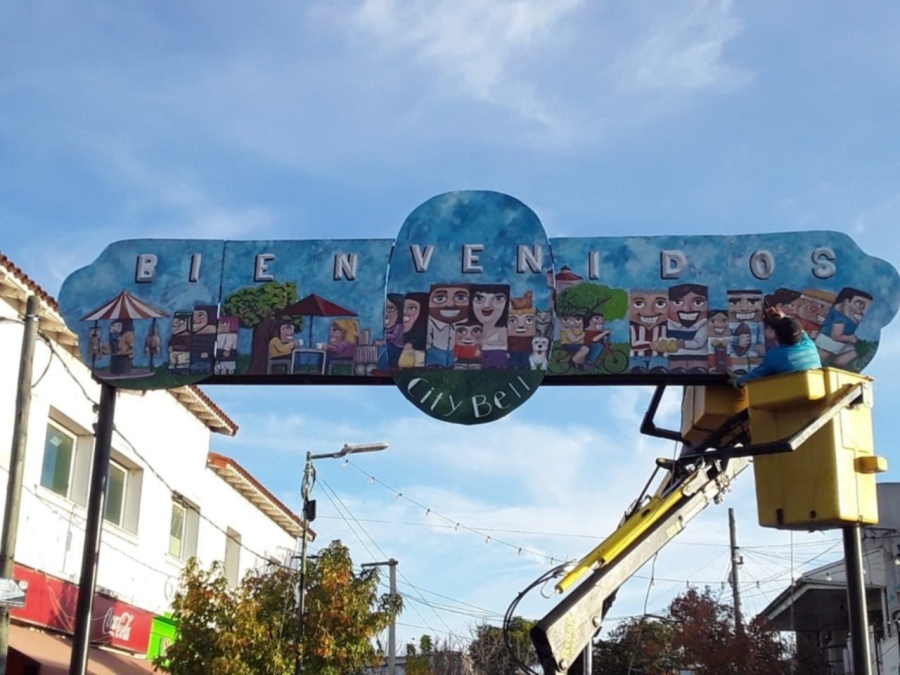 Colocaron el nuevo arco de City Bell y fue renovado totalmente