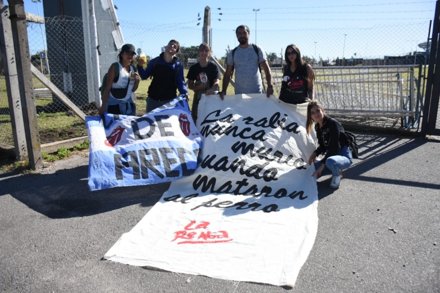 Hicieron más de 200 km para ver a La Renga y cuando llegaron a La Plata se enteraron de la suspensión del show