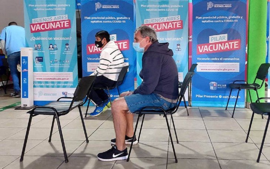 Aplicarán segundas dosis sin turno a mayores de 50 años