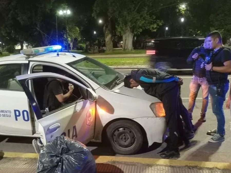 Detuvieron a dos motochorros que circulaban armados y con droga en Villa Elisa: cometían robos y entraderas en la zona