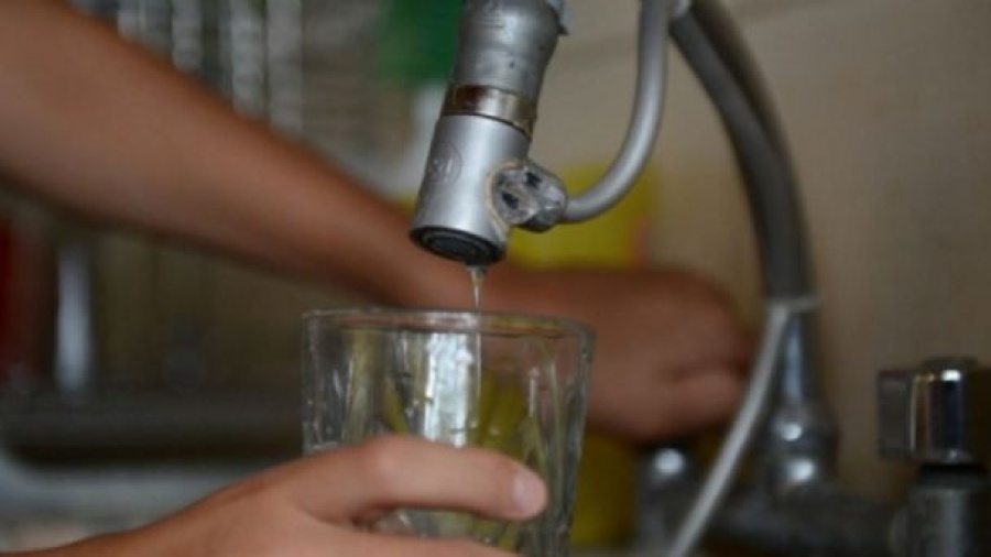 Vecinos de Los Hornos piden por mejoras en la presión del agua: “Estamos cansados de reclamar”