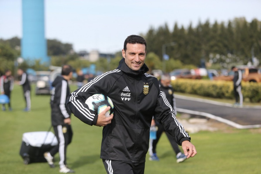 Lionel Scaloni llegó a Venezuela con los únicos dos jugadores del fútbol argentino citados