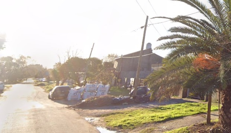 Una jubilada de La Plata dejó entrar a un presunto jardinero a su casa: tenía una pistola en su bolso