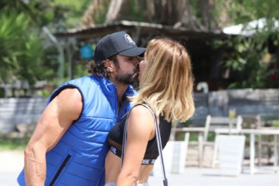 El apasionado post de Luciano Castro y Flor Vigna en Mar del Plata: ”Donde descansa la cabeza y arde el corazón”