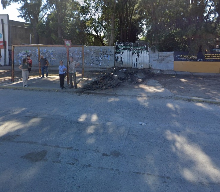 A plena luz del día una mujer fue víctima de un violento robo en La Plata